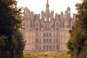 Paris: Loire Valley Chambord Castle, Wine Tasting & Lunch