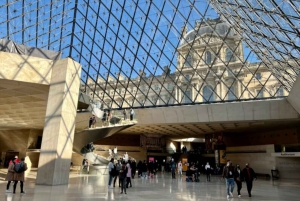 Pariisin Louvre-museon eksklusiivinen puoliyksityinen opastettu kierros, enintään 6 henkilöä