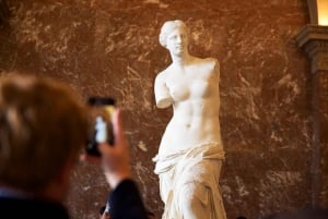 Paris: Louvre Tickets and Highlights Tour with Mona Lisa