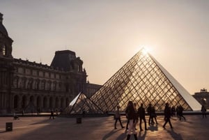 Paris: Louvre Tickets and Highlights Tour with Mona Lisa