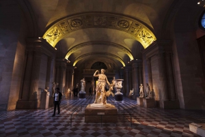 Paris: Louvre Tickets and Highlights Tour with Mona Lisa