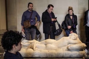 Paris: Louvre Tickets and Highlights Tour with Mona Lisa