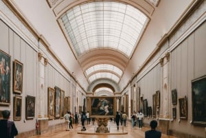 Paris: Louvre Museum Ticket with Optional Hosted