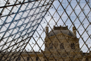 Paris: Louvre Museum Highlights Guided Tour with Ticket