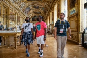 Paris: Louvre Museum Highlights Small-Group Guided Tour