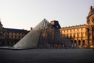 Paris: Louvre Museum Highlights Small-Group Guided Tour