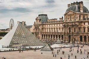 Paris: Louvre Museum Masterpieces Tour with Reserved Access