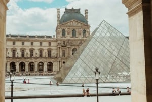 Paris: Louvre Museum Morning Tour with Reserved Access