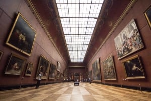 Paris: Louvre Museum Morning Tour with Reserved Access