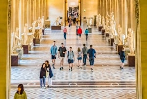 Paris: Louvre Museum Morning Tour with Reserved Access