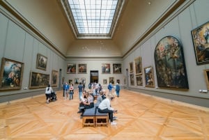 Paris: Louvre Museum Morning Tour with Reserved Access