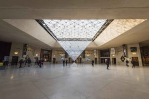 Paris: Louvre Museum Morning Tour with Reserved Access