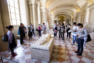 Paris: Louvre Museum Morning Tour with Reserved Access