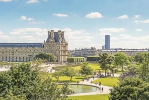 Paris: Louvre Private Family Tour for Kids with Entry Ticket