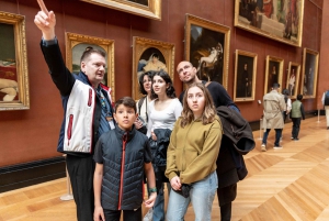 Paris: Louvre Private Family Tour for Kids with Entry Ticket