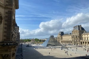 Pariisi: Louvre: Louvre-museo Puoliksi yksityinen opastettu kierros + pääsylippu