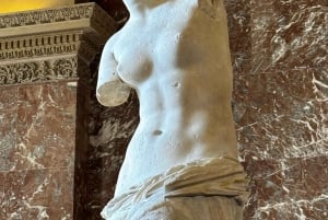 Pariisi: Louvre: Louvre-museo Puoliksi yksityinen opastettu kierros + pääsylippu