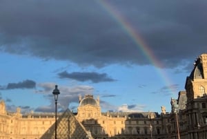 Paris: Louvre Museum Skip-the-Line Guided Tour with Artist