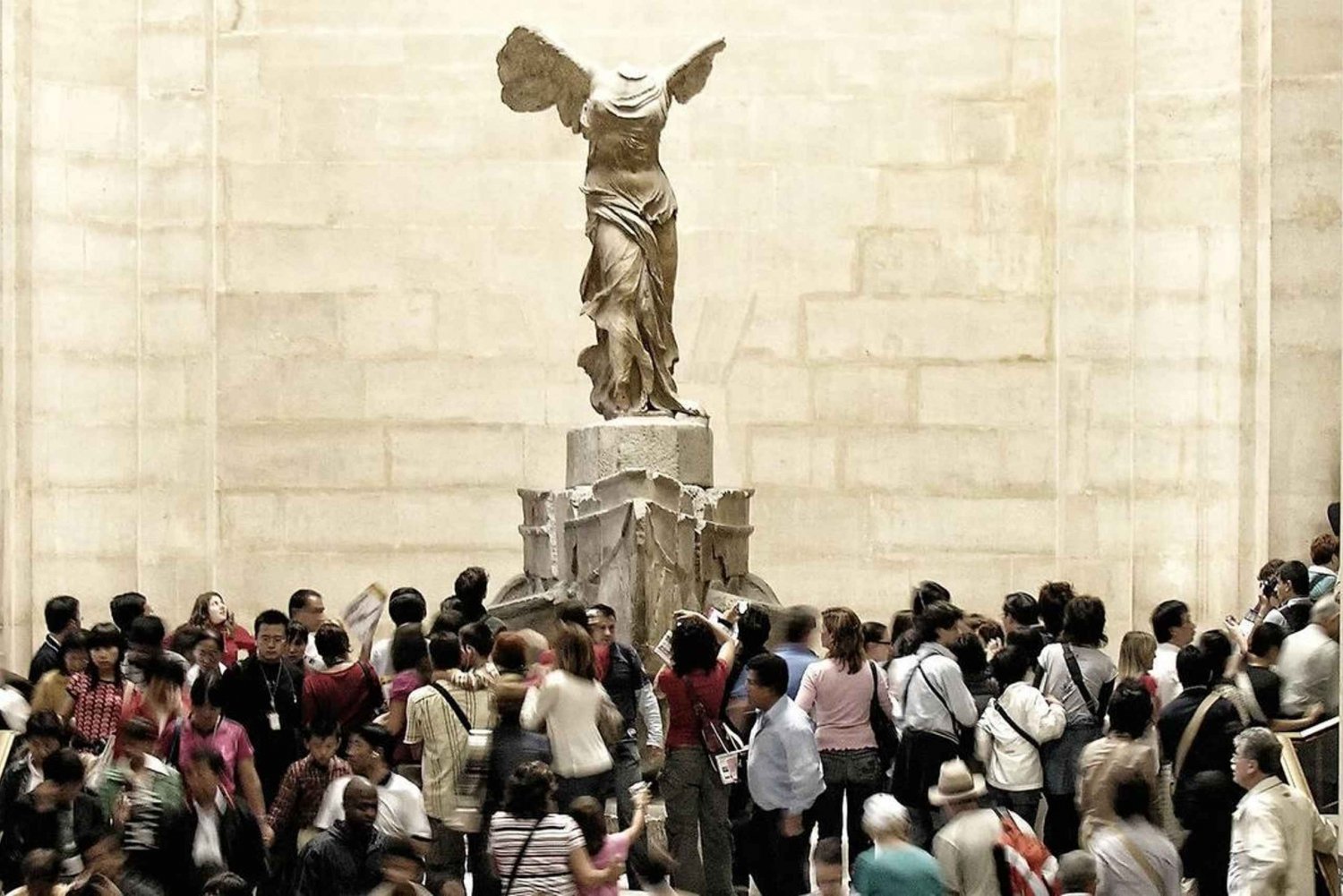 Paryż: Luwr: wycieczka z przewodnikiem z pominięciem kolejki