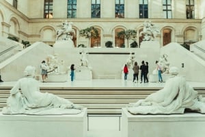 Mona Lisa & Treasures: 6-people Max Louvre Experience Paris