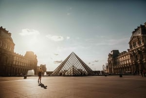 Paris: Louvre Museum Ticket and Mona Lisa Access with Host
