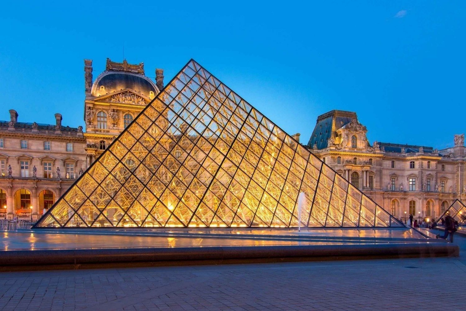 Paris: Louvre Museum Entry Ticket and Seine River Cruise