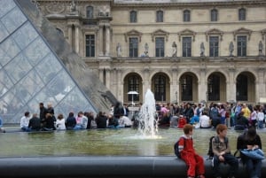 Paris: Louvre Museum Entry Ticket and Seine River Cruise