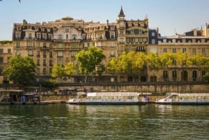 Paris: Louvre Museum Entry Ticket and Seine River Cruise