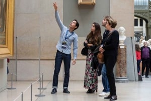 Paris: Louvre Must-See Tour with Reserved Entry Ticket