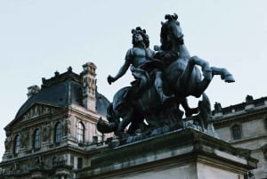 Paris: Louvre Must-See Tour with Reserved Entry Ticket