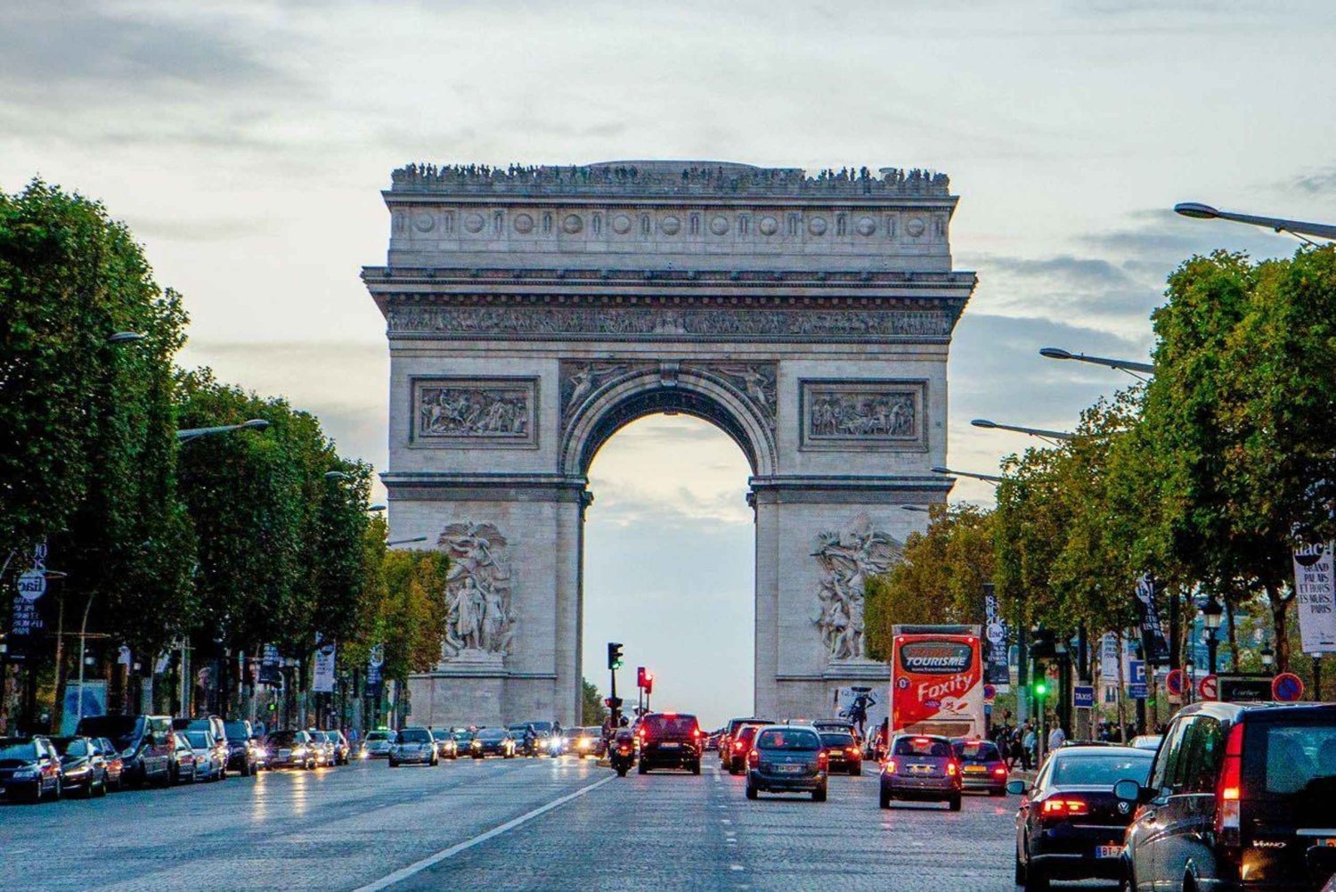 Paryż: Luwr, Notre-Dame, Łuk Triumfalny i Montmartre – wycieczka z przewodnikiem