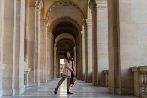 Paryż: Sesja zdjęciowa w Luwrze lub spacer po moście Eiffla nad Sekwaną