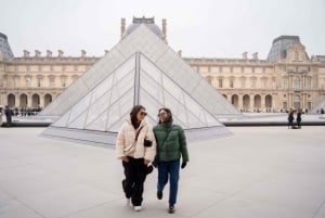 Paryż: Sesja zdjęciowa w Luwrze lub spacer po moście Eiffla nad Sekwaną