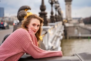 Paryż: Sesja zdjęciowa w Luwrze lub spacer po moście Eiffla nad Sekwaną