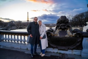 Paryż: Sesja zdjęciowa w Luwrze lub spacer po moście Eiffla nad Sekwaną