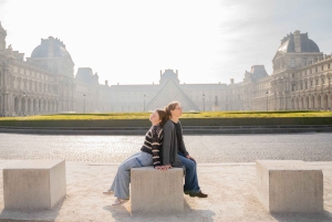 Paryż: Sesja zdjęciowa w Luwrze lub spacer po moście Eiffla nad Sekwaną