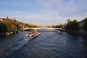 Paris: Louvre Reserved Access and Boat Cruise