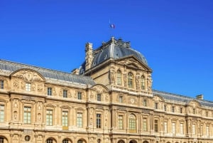 Paris: Louvre Small Group Guided Tour with Reserved Entry