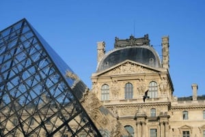 Paris: Louvre Small Group Guided Tour with Reserved Entry