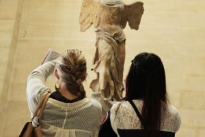 Paris: Louvre Small Group Guided Tour with Reserved Entry