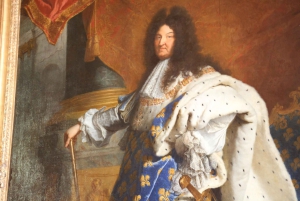 Paris: Louvre Small Group Guided Tour with Reserved Entry