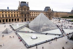 Paris: Louvre Treasure Hunt for Families and Kids