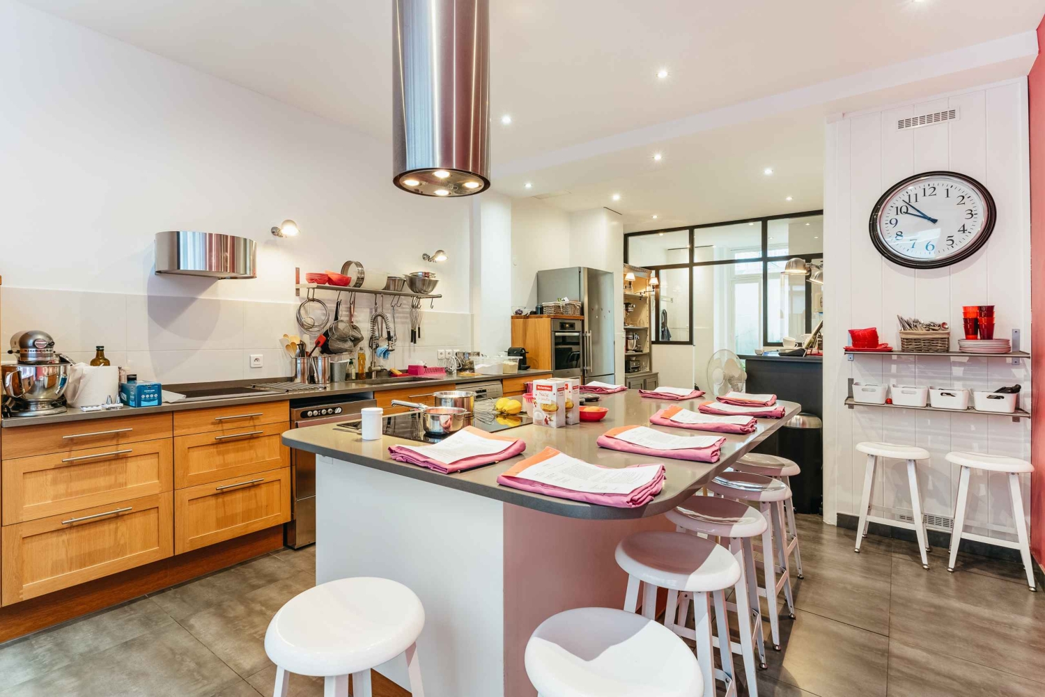 Париж: Кулинарный мастер-класс по приготовлению macarons с шеф-поваром патиссерии Noémie