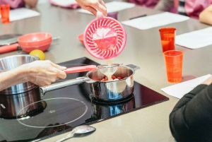 Париж: Кулинарный мастер-класс по приготовлению macarons с шеф-поваром патиссерии Noémie