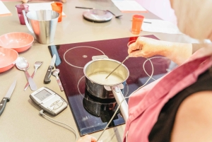 Париж: Кулинарный мастер-класс по приготовлению macarons с шеф-поваром патиссерии Noémie