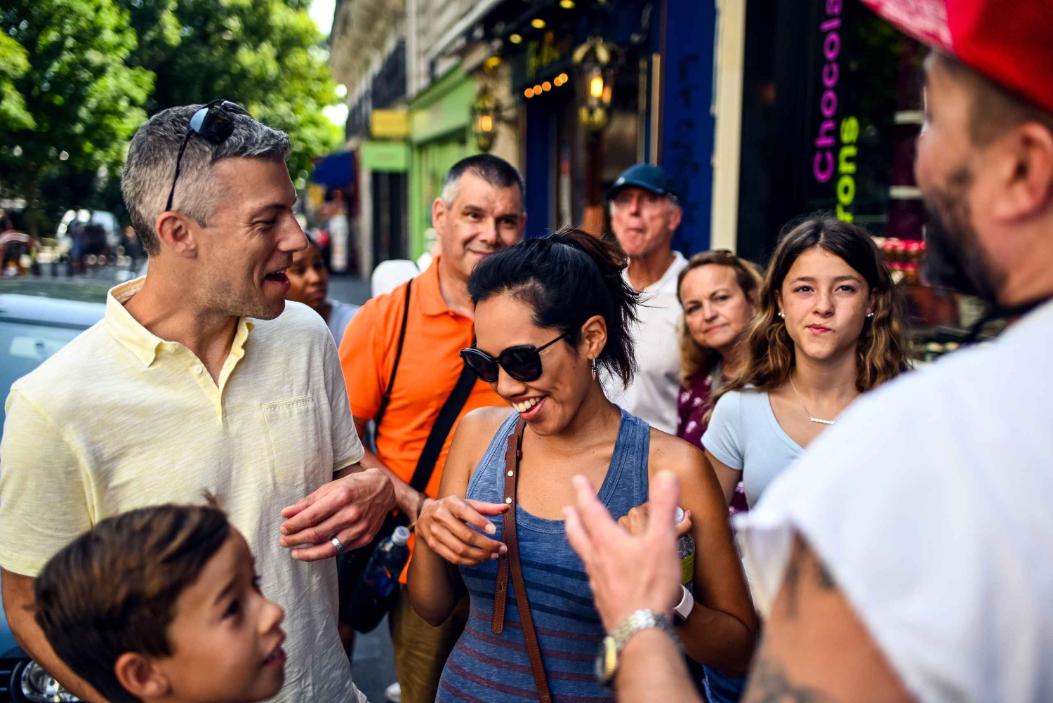 パリ：モンマルトルフードツアー（8種類以上のフードテイスティングとワイン付き）