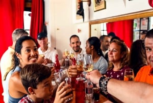 Paris: Tour gastronômico em Montmartre com mais de 8 degustações de comida e vinhos