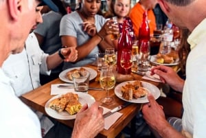 Paris: Tour gastronômico em Montmartre com mais de 8 degustações de comida e vinhos