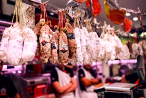 パリ：モンマルトルフードツアー（8種類以上のフードテイスティングとワイン付き）