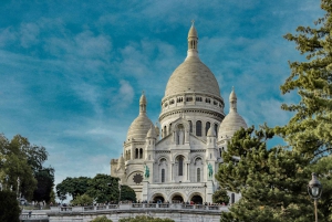 Paris: Montmartre Guided Walking Tour and Seine River Cruise
